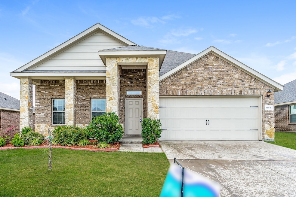 223 Thoroughbred St, Waxahachie, TX 75165 - photo 1