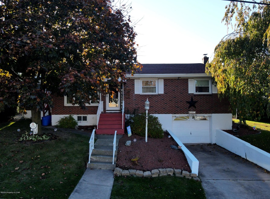 966 Seybert St.