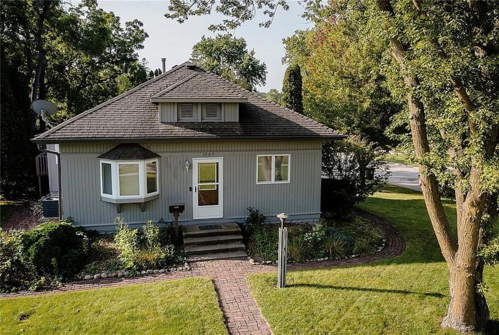 1603 Rainbow Dr, Cedar Falls, IA 50613 - photo 1