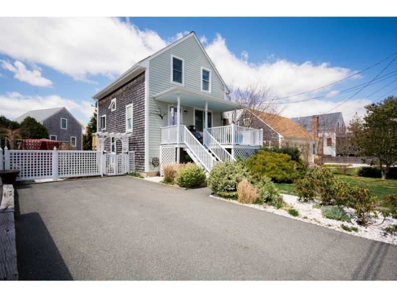 36 Raynham Ave, Portsmouth, RI 02871 - photo 1