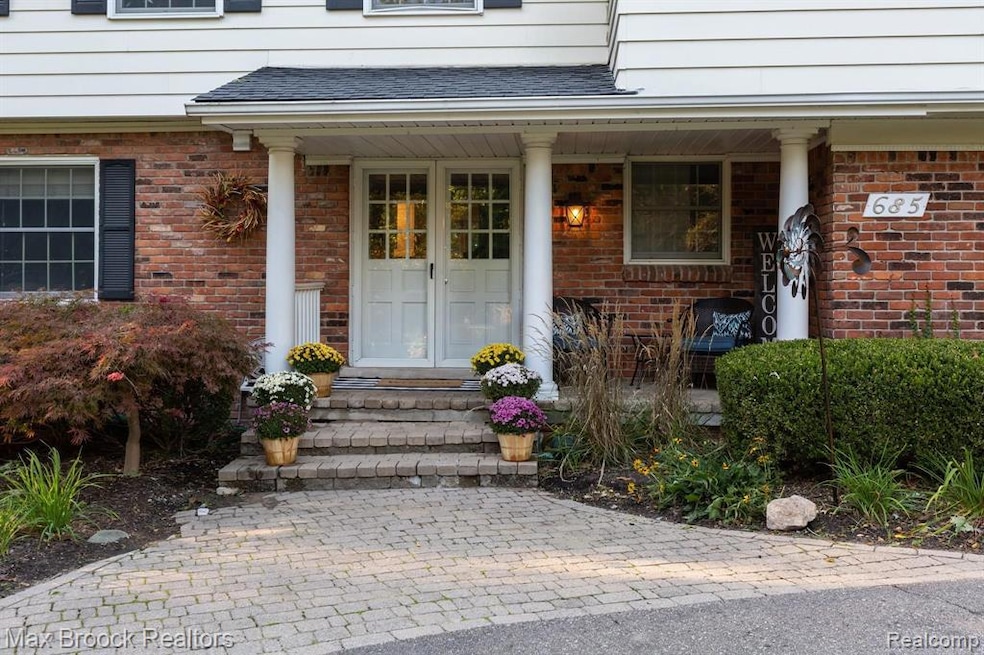 685 Hickory Heights Dr, Bloomfield Hills, MI 48304 - photo 1