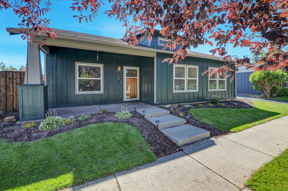 61332 Woodbury Ln, Bend, OR 97702 - photo 1