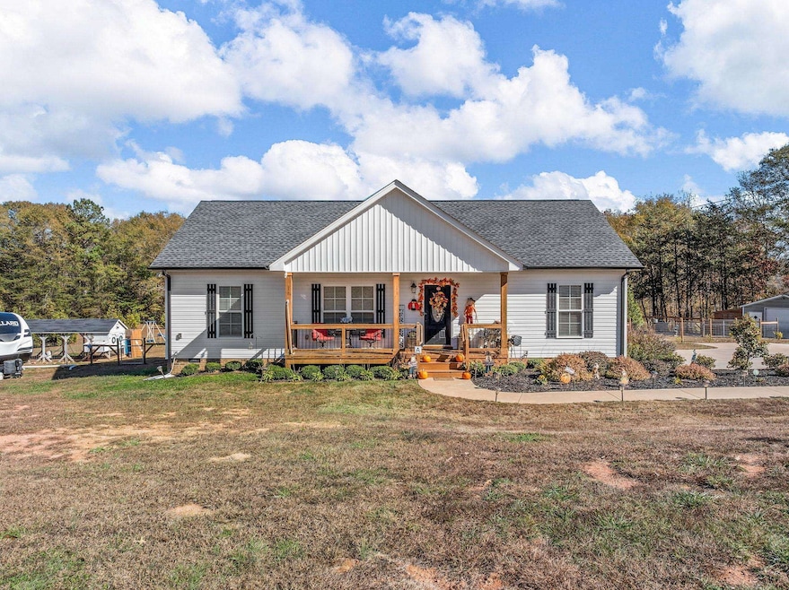 1076 Mcswain Rd, Chesnee, SC 29323 - photo 1