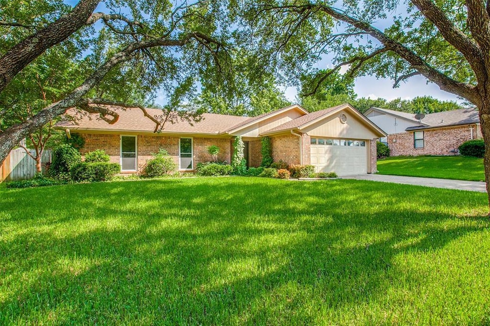 1505 Cobblestone Ln, Cleburne, TX 76033 - photo 1