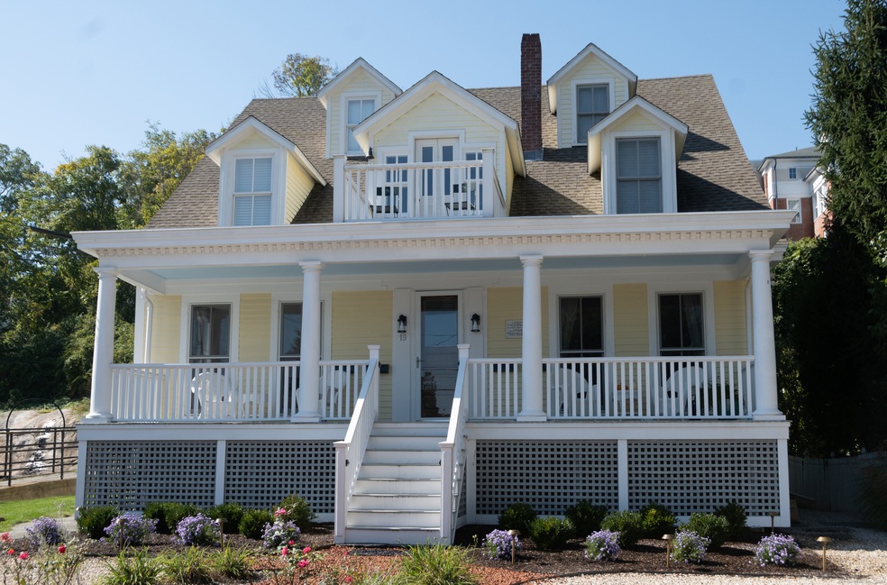 19 Pearl St unit Apartment 4, Groton, CT 06340 - photo 1