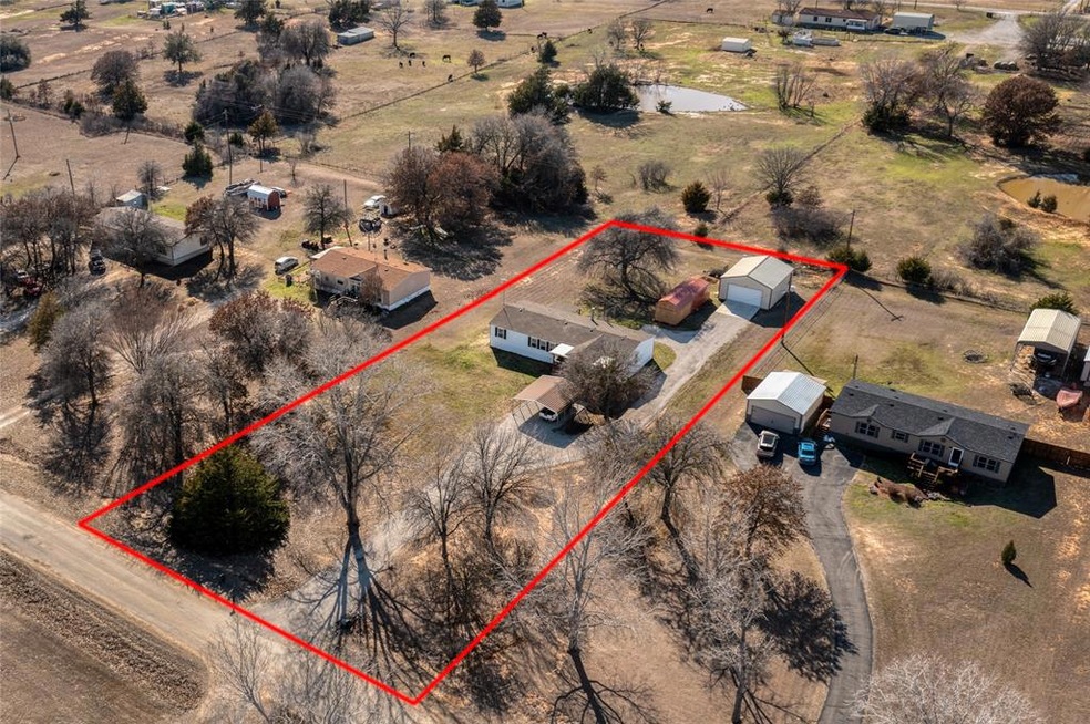 169 Lowrey Cir, Springtown, TX 76082 - photo 1