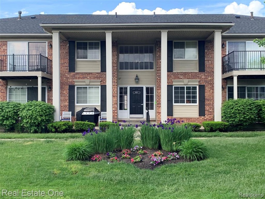 Welcome to 6121 Orchard Lake Rd #202