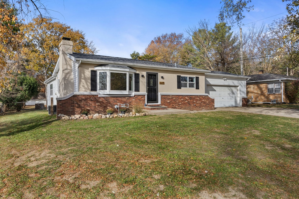 605 S Fair St, Champaign, IL 61821 - photo 1