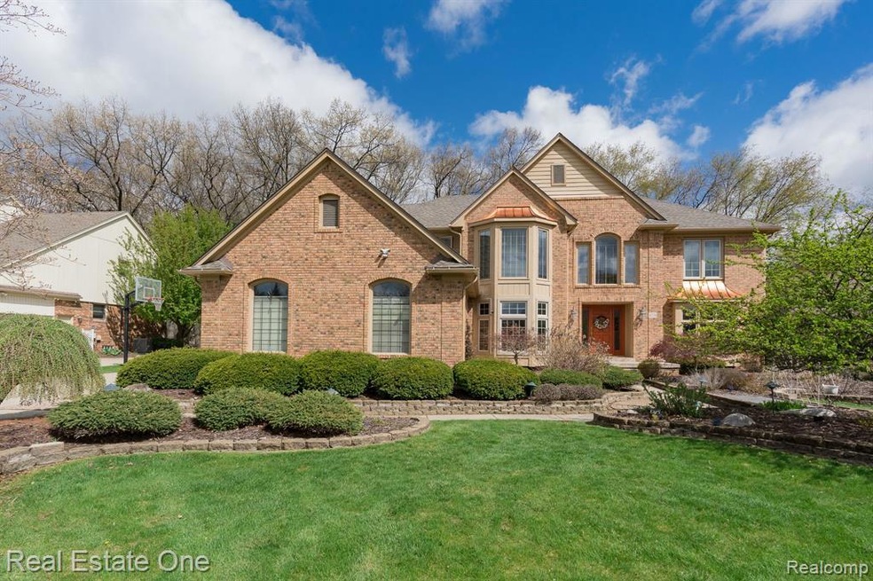3716 Merriweather Ln, Rochester Hills, MI 48306 - photo 1