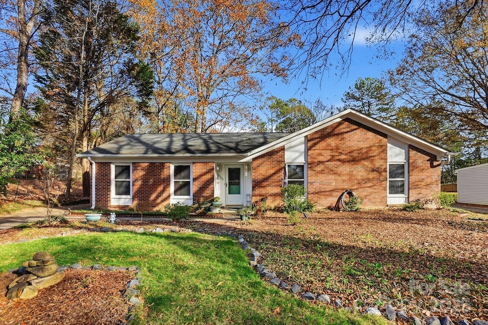 6309 Pineburr Rd, Charlotte, NC 28211 - photo 1