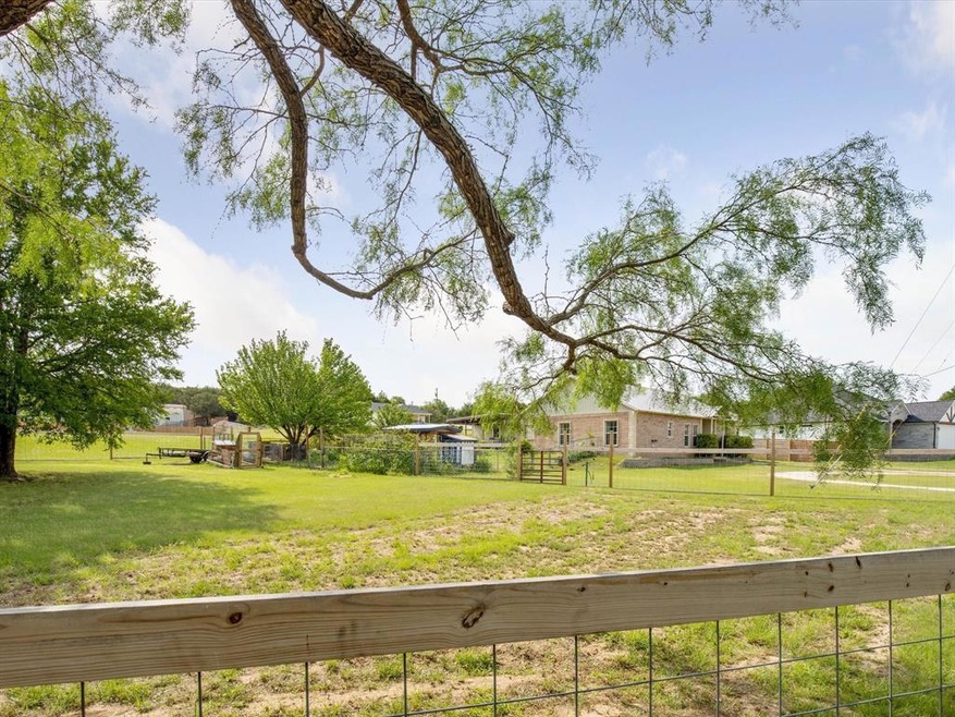 2811 Sky Harbour Dr, Granbury, TX 76049 - photo 1