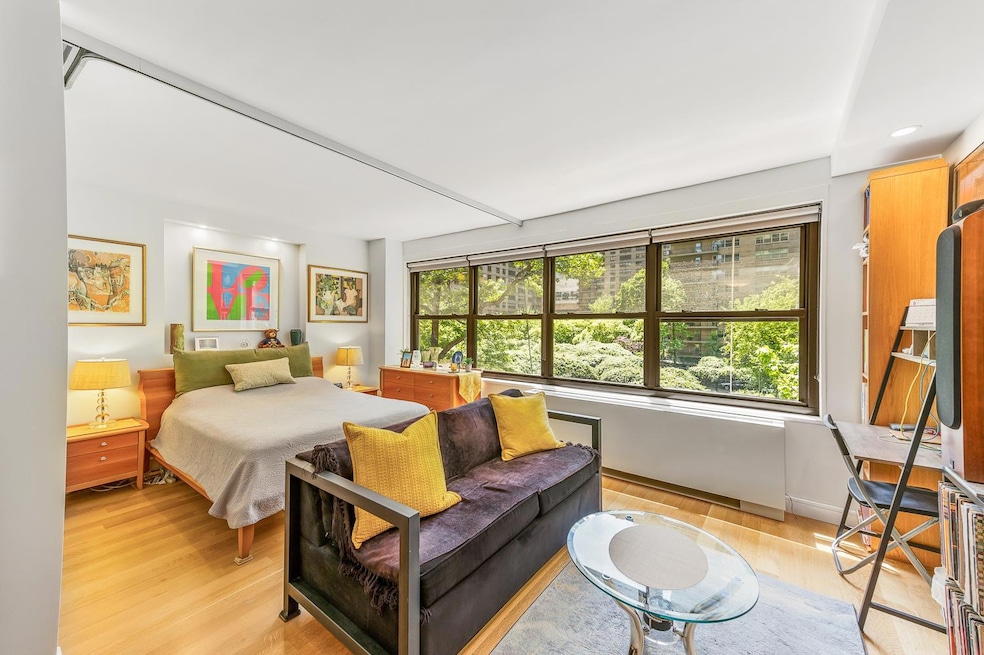 Lincoln Towers unit 3E, New York, NY 10023 - photo 1