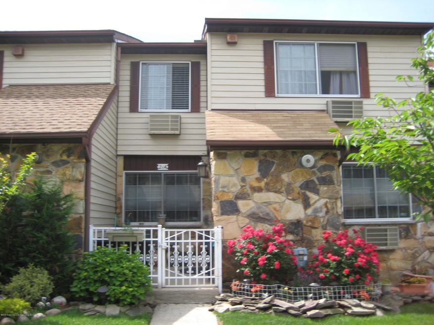21 Fuller Ct unit A, Staten Island, NY 10306 - photo 1