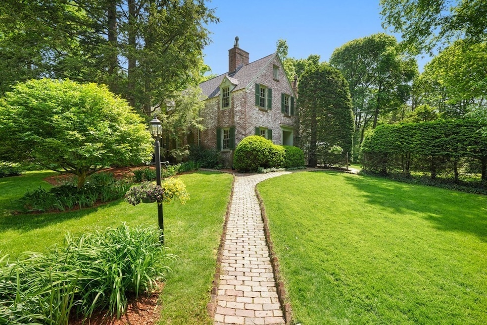 110 Ruggles Ln, Milton, MA 02186 - photo 1