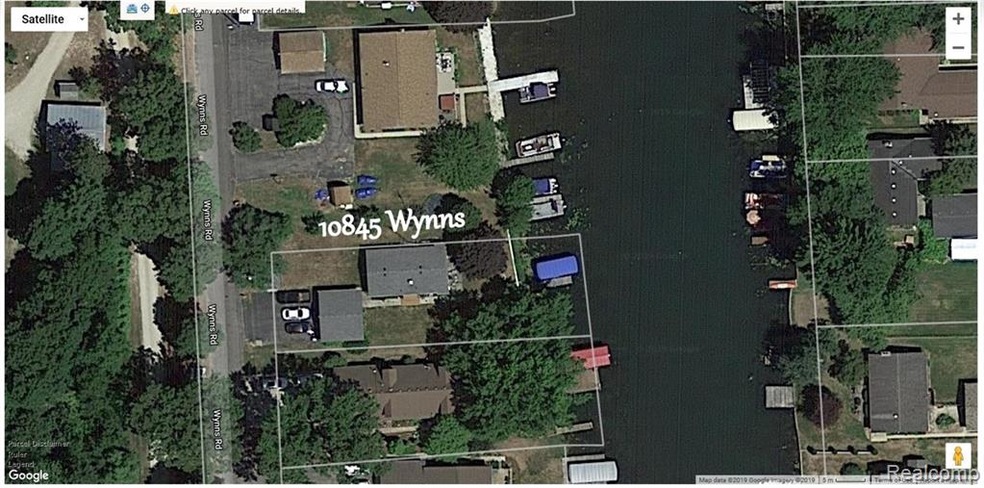 Portage Lake Waterfront!