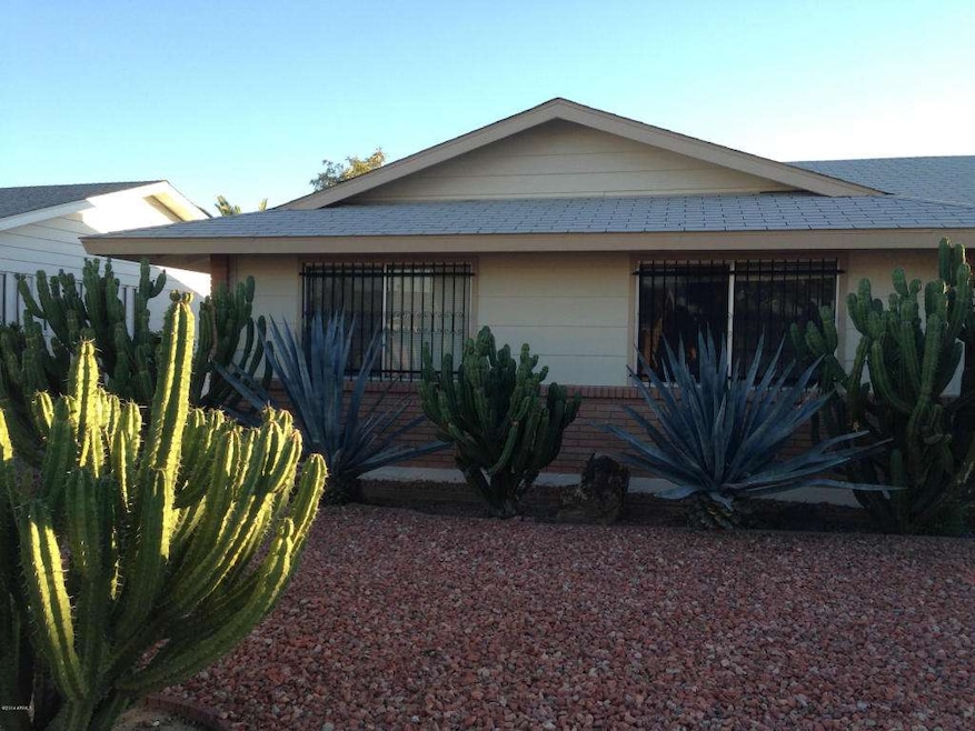 10001 W Tarrytown Ave, Sun City, AZ 85351 - photo 1