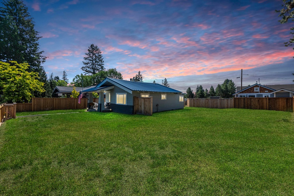 1037 NW Albany Ave, Bend, OR 97701 - photo 1