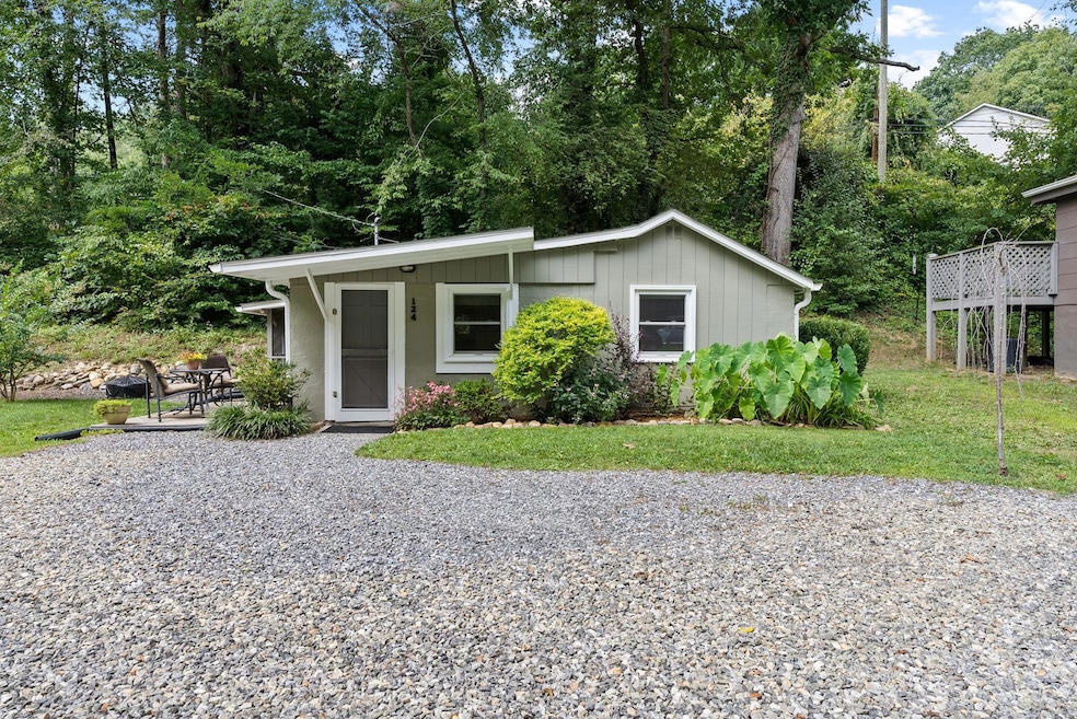 Welcome to 124 Johnston Blvd.