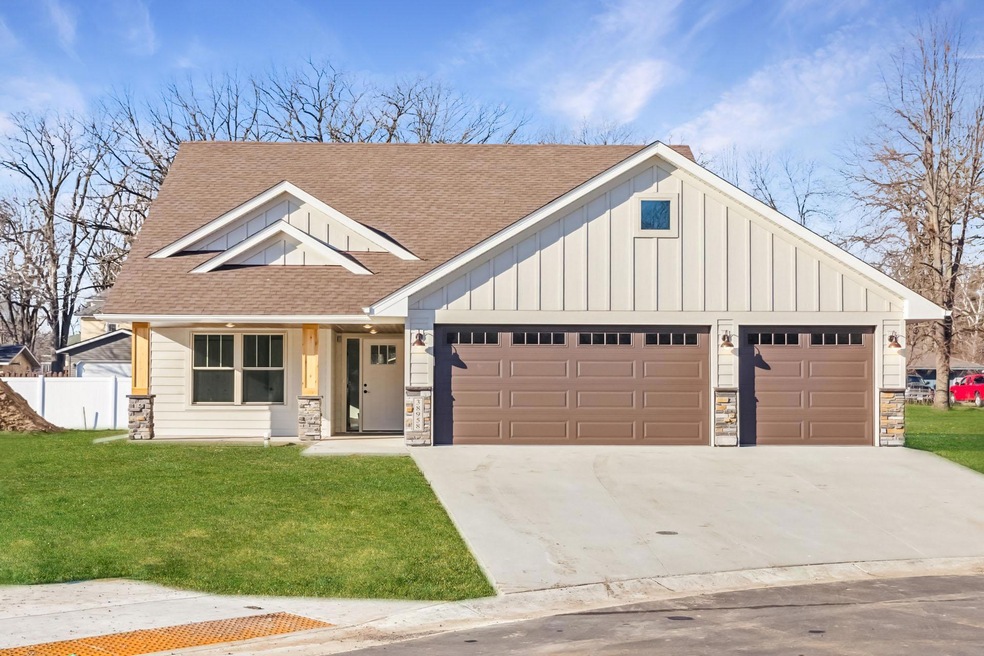 38958 Elm St, North Branch, MN 55056 - photo 1