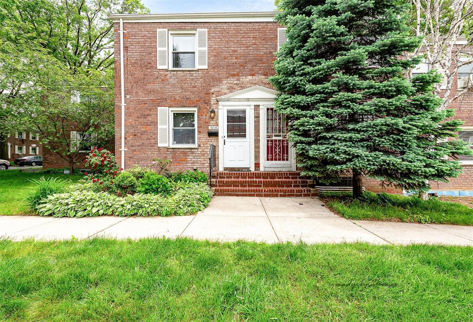 110-25 64th Rd unit 10, Forest Hills, NY 11375 - photo 1