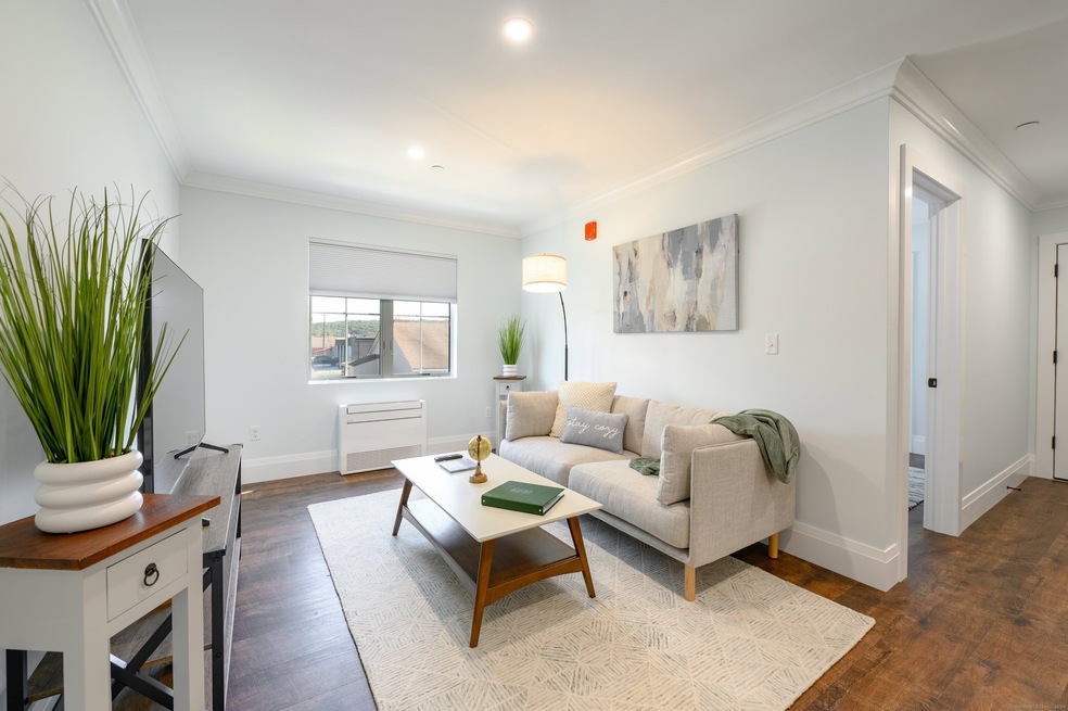 159 Boston Post Rd unit 2E, East Lyme, CT 06333 - photo 1