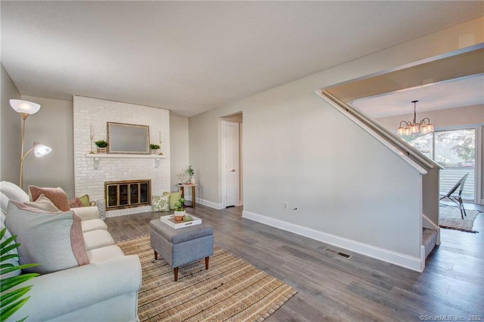Welcome home! You will enjoy entertaining Your Fri