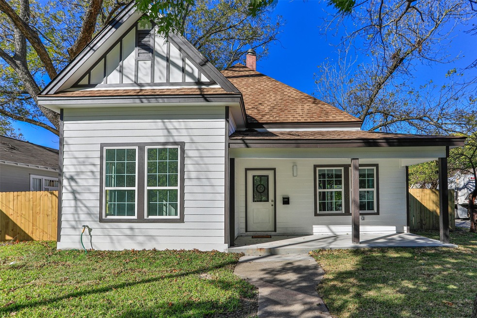 1101 S Lindsay St, Gainesville, TX 76240 - photo 1