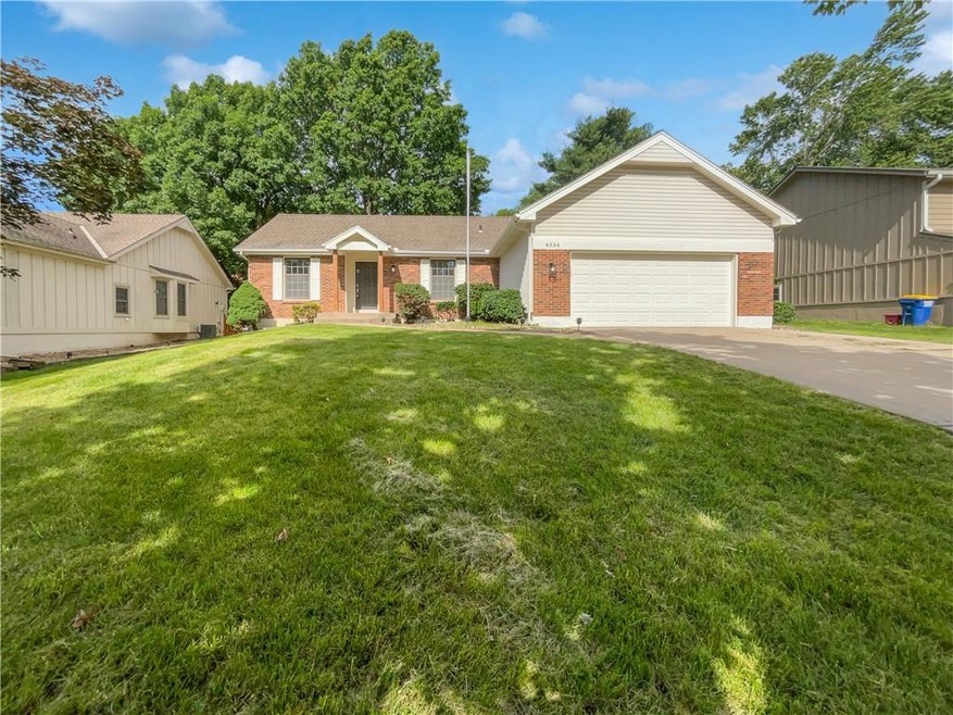 8534 Alden St, Lenexa, KS 66215 - photo 1