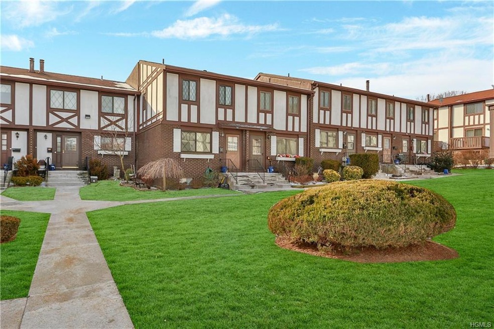 141 Buckingham Ct, Pomona, NY 10970 - photo 1