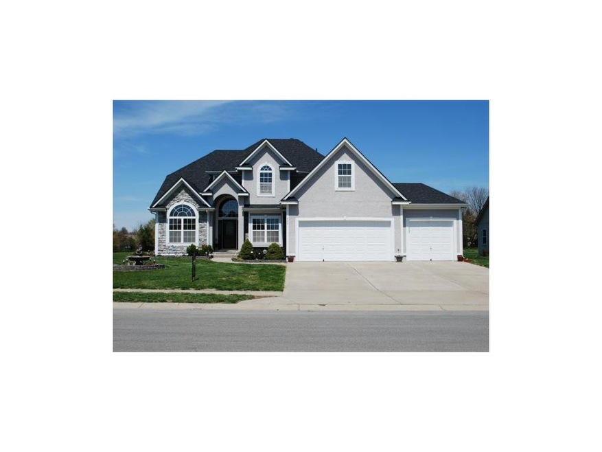 600 E Ash, Raymore, MO 64083 - photo 1