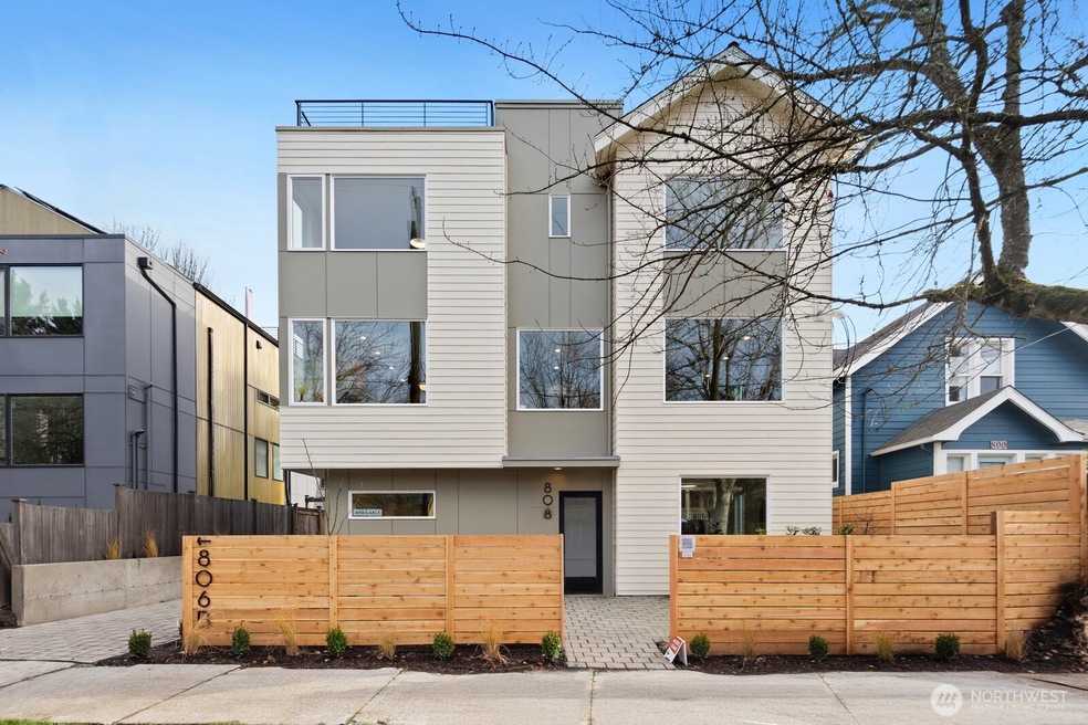 806 34th Ave, Seattle, WA 98122 - photo 1