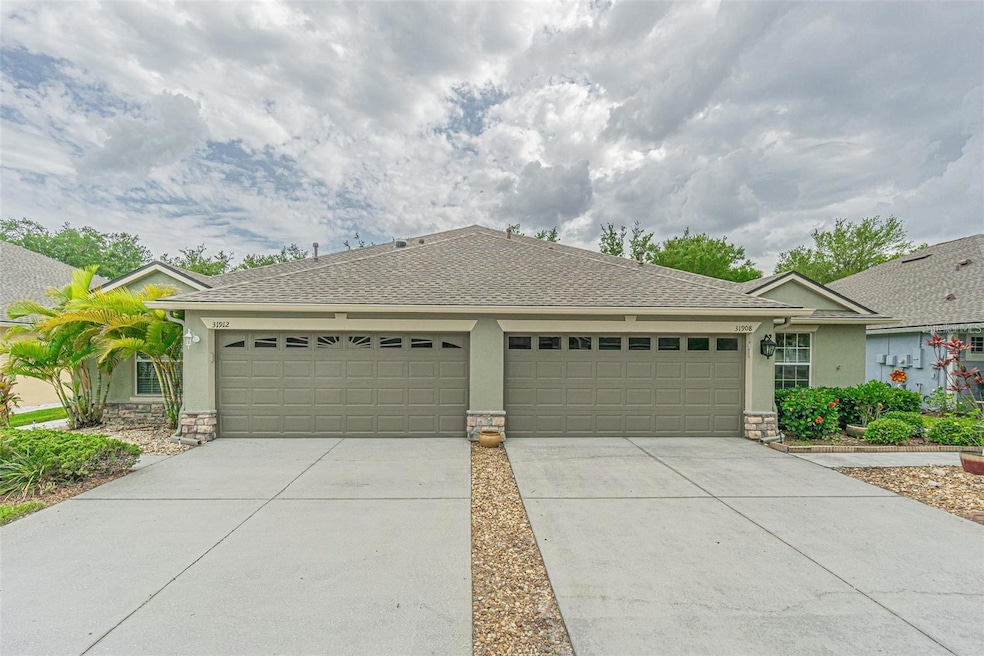 31912 Turkeyhill Dr, Wesley Chapel, FL 33543 - photo 1