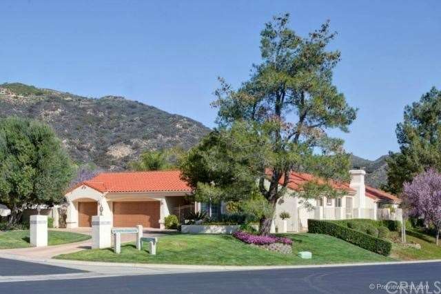 Front view of the home. Corner lot in a culdesac. 