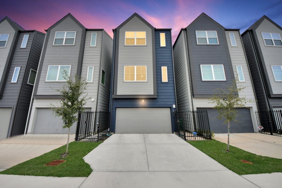 4320 Arlington St, Houston, TX 77022 - photo 1
