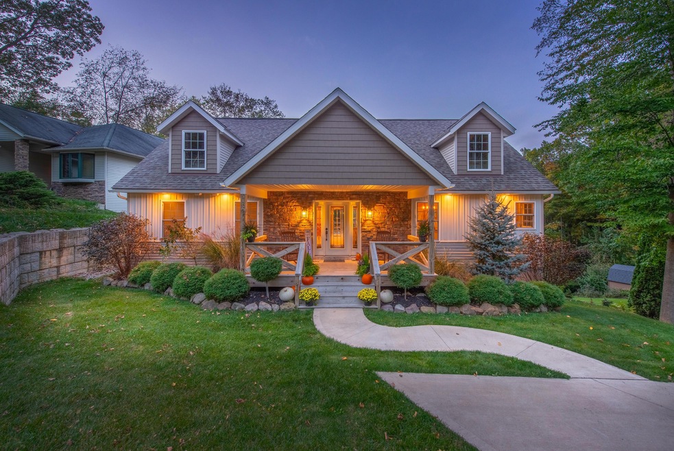 Sold $652,700 • Co-Listing Agent