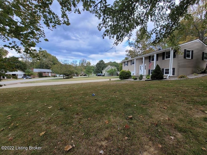 102 DELAWARE YARD PIC2