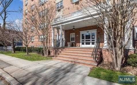 465-73 Valley St unit 104, Maplewood, NJ 07040 - photo 1