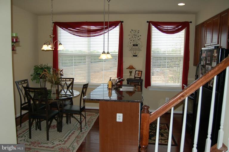 3093 Chinkapin Oak Ln unit 50, Woodbridge, VA 22191 - photo 1