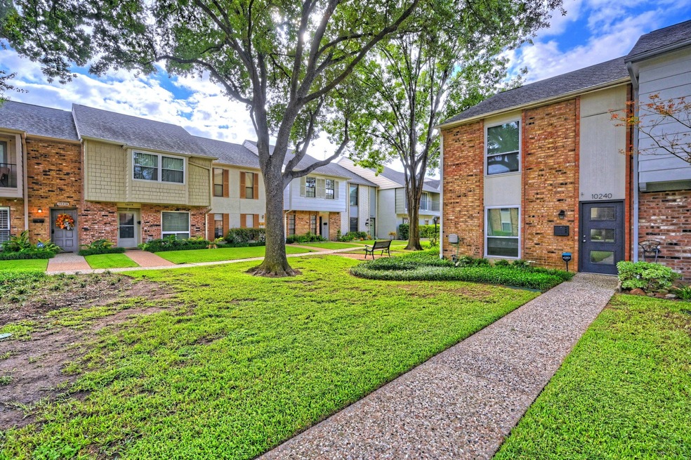 10210 Longmont Dr unit 44/6, Houston, TX 77042 - photo 1