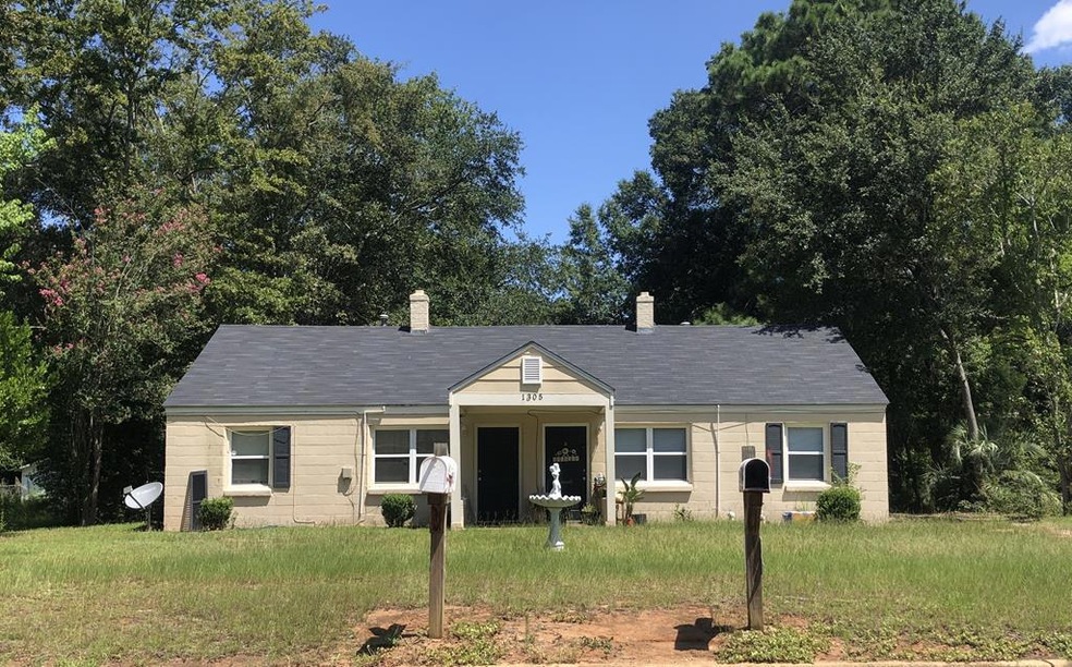 1305 8th Ave, Albany, GA 31707 - photo 1