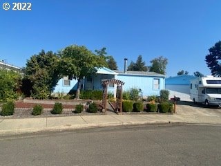 1321 Sunny Ct, Sutherlin, OR 97479 - photo 1