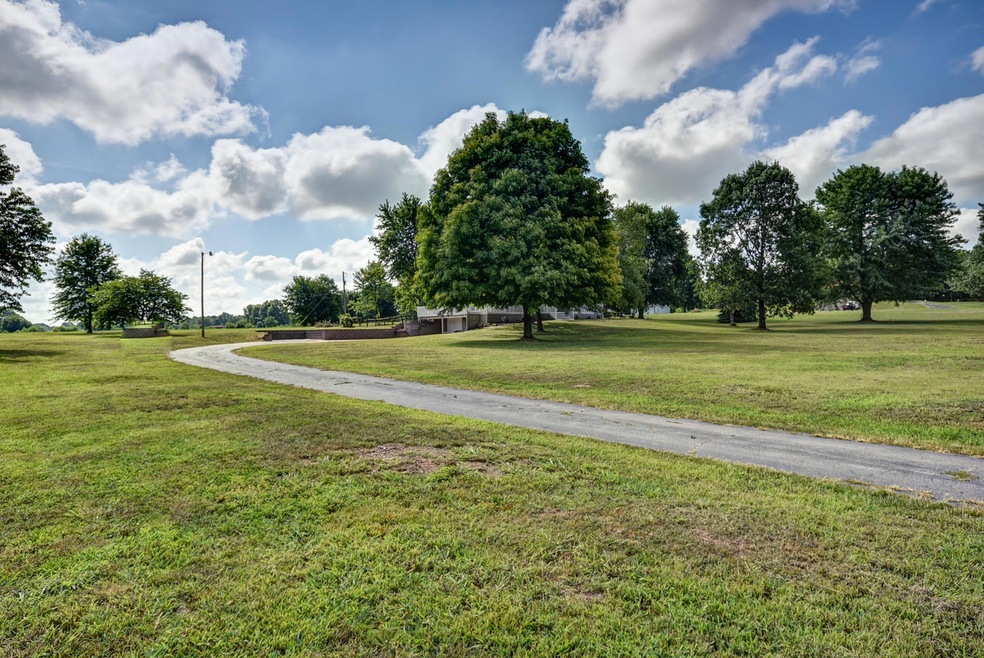 1896 Nicholas Rd-1