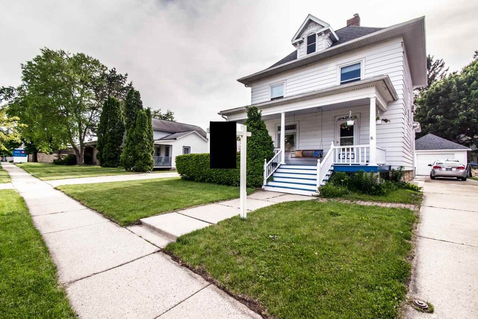 47 N Madison St, Evansville, WI 53536 - photo 1