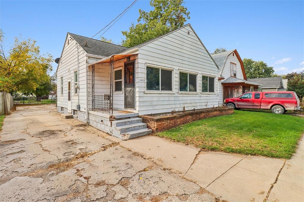 2403 Lyon St, Des Moines, IA 50317 - photo 1
