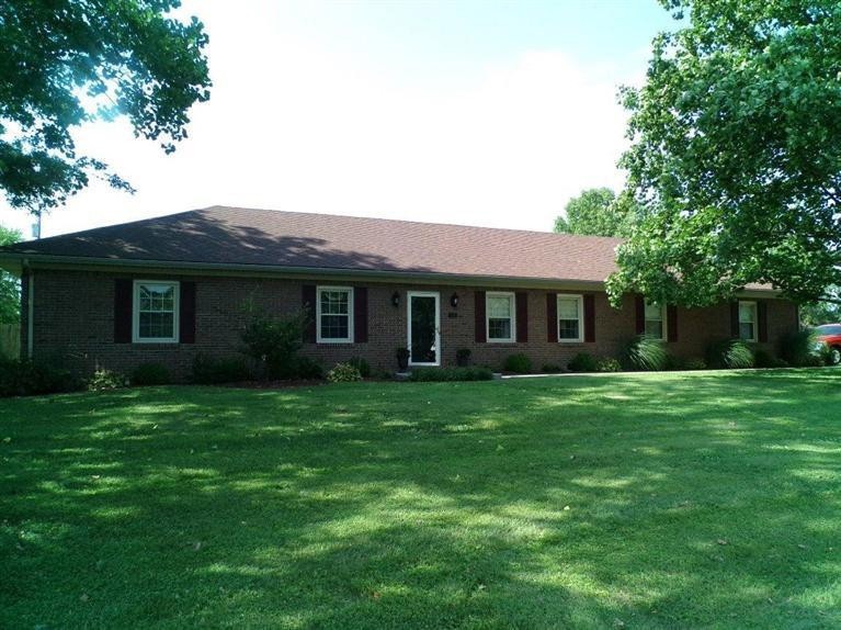 113 Farmbrook Cir, Frankfort, KY 40601 - photo 1