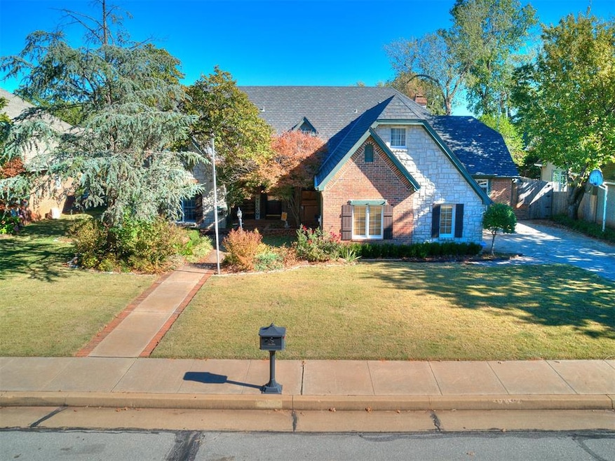 View of front of home featuring a front yard