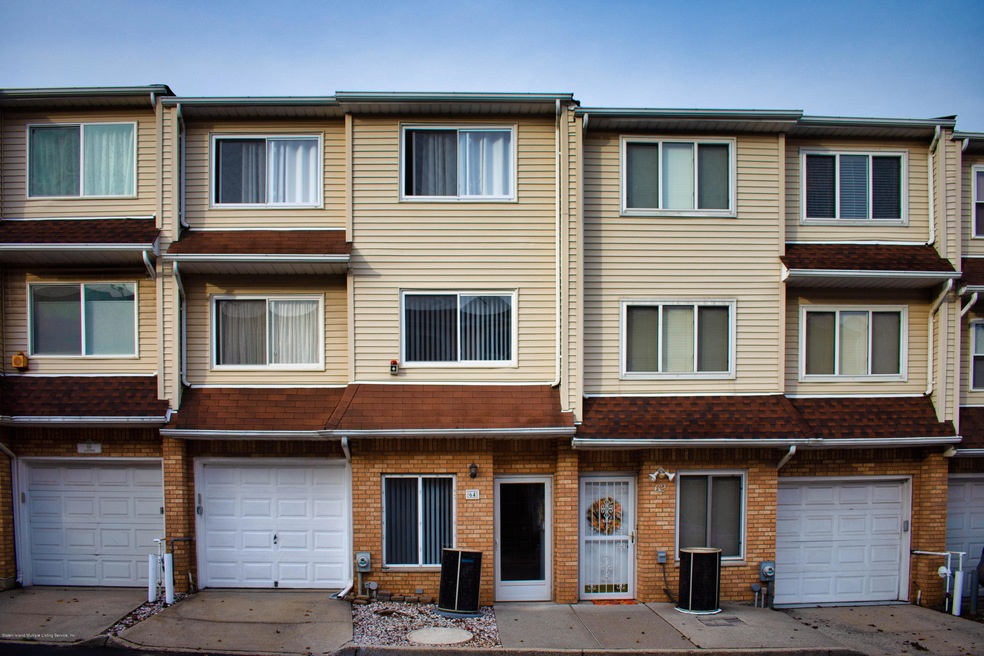 64 Sandywood Ln, Staten Island, NY 10309 - photo 1