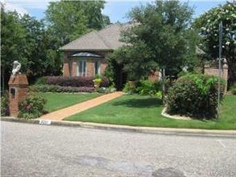 Great curb appeal!!