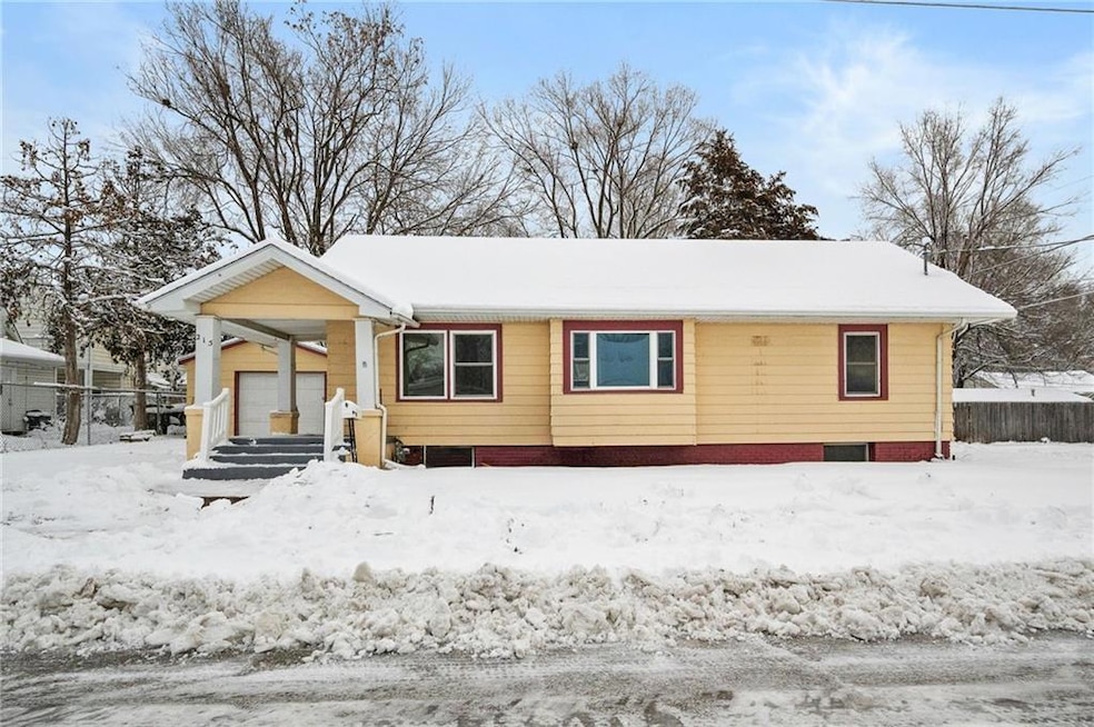 215 E 23rd St, Des Moines, IA 50317 - photo 1