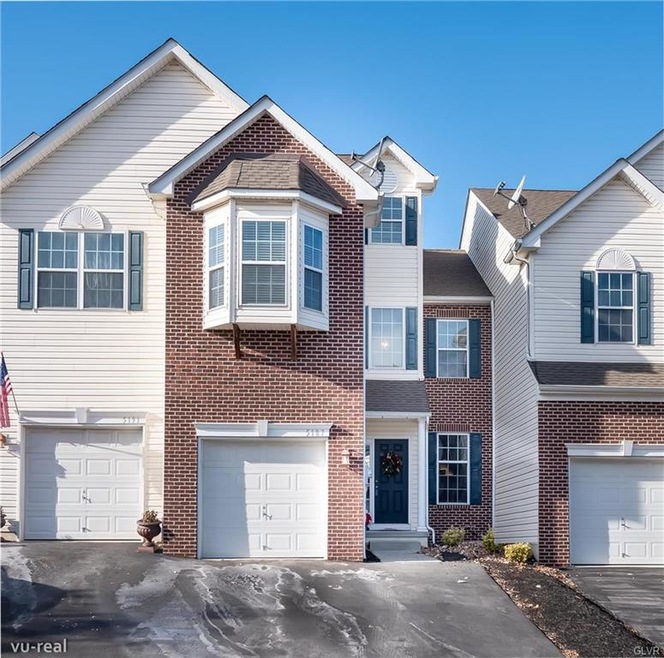 5187 Spring Ridge Dr E, Macungie, PA 18062 - photo 1